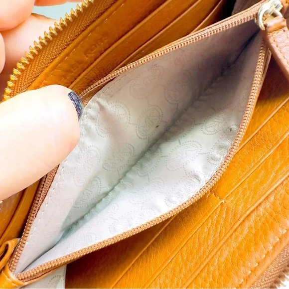 Micheal Kors Jet Set Pebbled Leather Large Zip Around Wallet - Picture 13 of 13